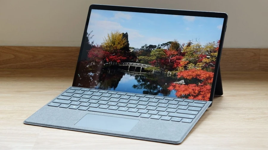 Microsoft đã tinh chỉnh thiết kế với các đường viền bo tròn mềm mại và độ nhám cao