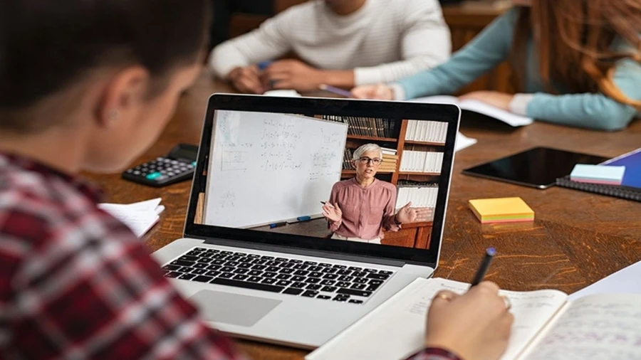 Laptop màn hình rời cũng là người bạn đồng hành lý tưởng cho sinh viên