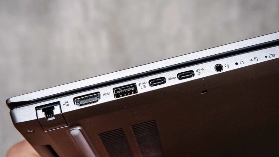 Laptop cần có đủ các cổng kết nối cơ bản như USB, HDMI, LAN,...