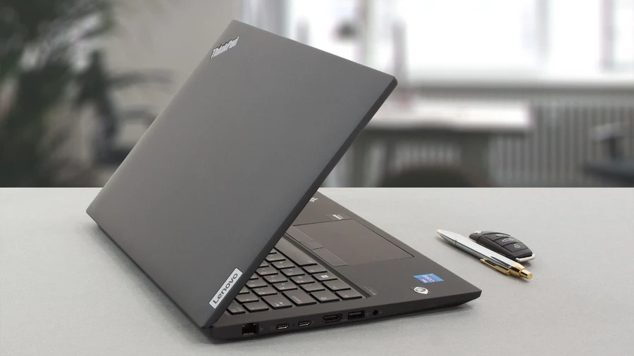 Lenovo ThinkPad T14 Gen 1 là một chiếc laptop dành cho học sinh cấp 2 với hiệu năng ổn định
