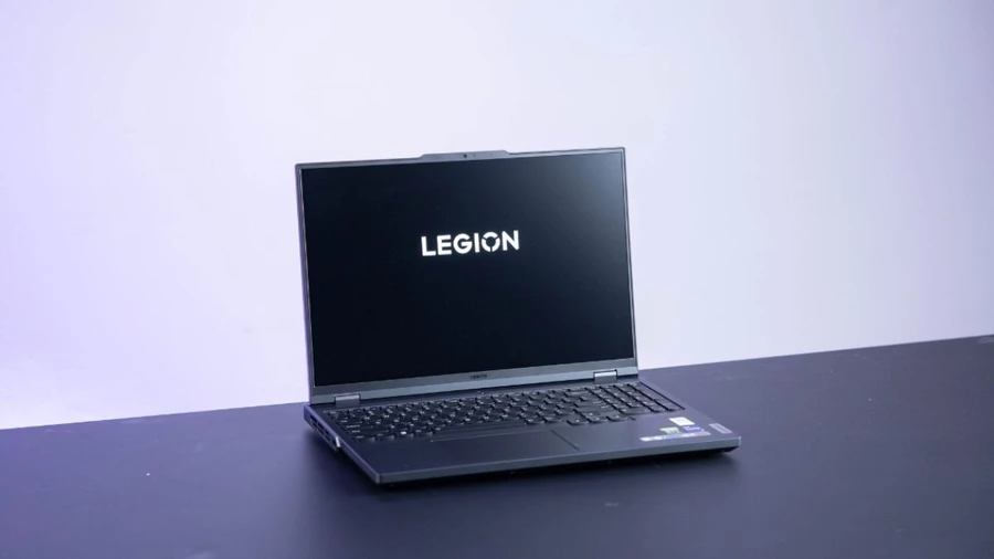 Legion 5 Pro 2023 sử dụng tấm nền IPS cùng độ phân giải 2560 x 1600 pixels, cho khả năng hiển thị sắc nét mọi nội dung