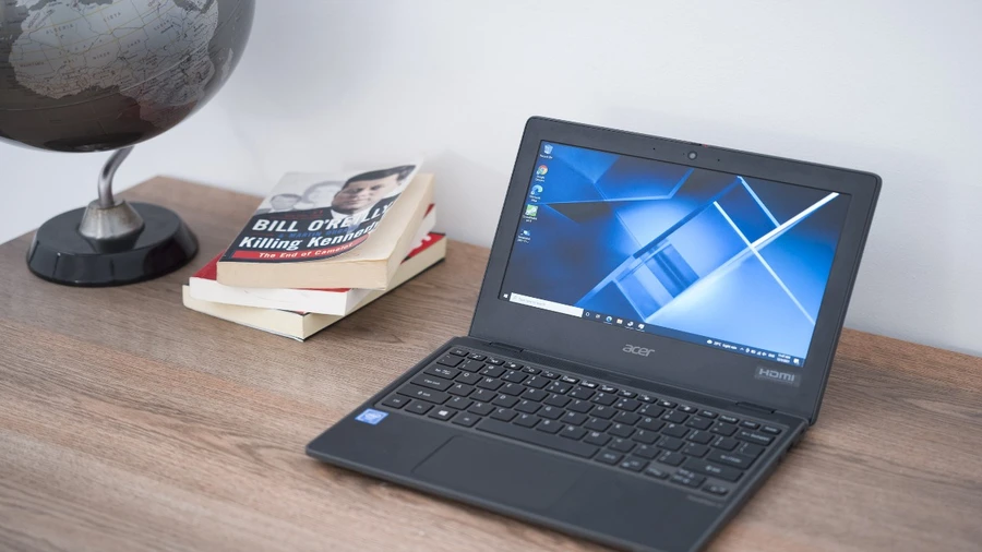 Acer Travelmate B3 được thiết kế đơn giản, trẻ trung với tông màu đen cổ điển