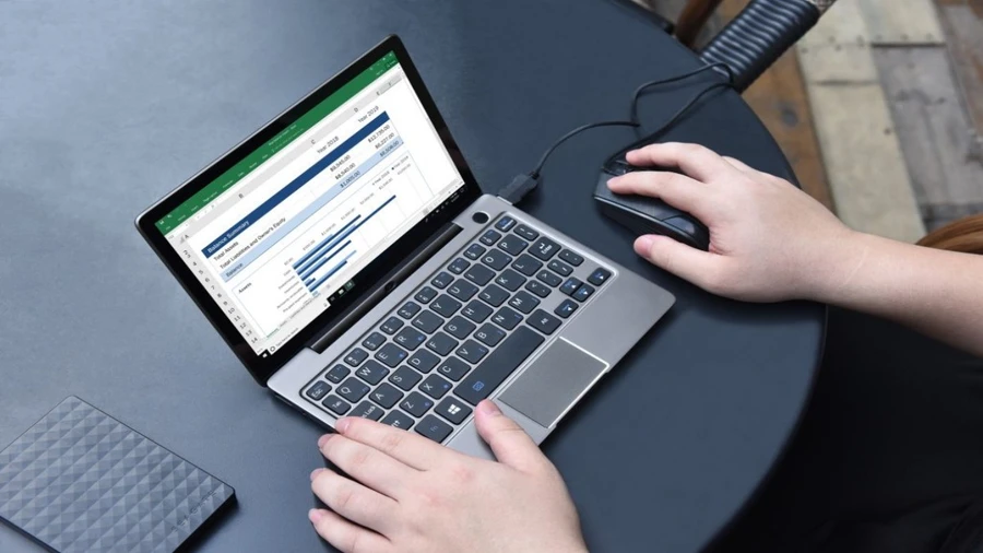 Môi trường sạc cũng ảnh hưởng đến tuổi thọ pin và độ an toàn của laptop