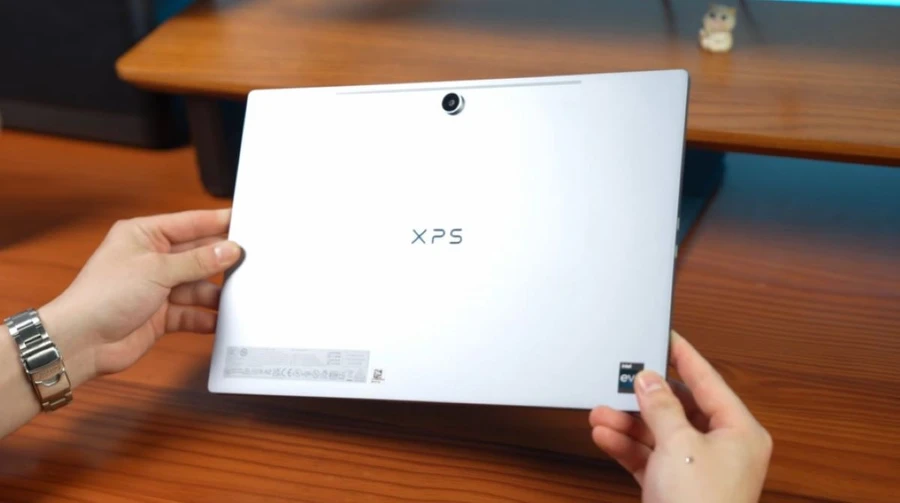 Thiết kế linh hoạt với bản lề xoay 360 độ, giúp Dell XPS 9315 có thể dễ dàng chuyển đổi giữa các chế độ sử dụng.