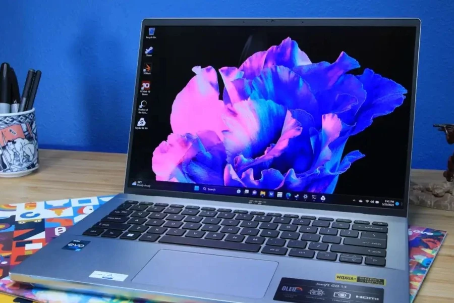 Acer Swift Go 14 sử dụng màn hình OLED chuẩn 2.8K cho khả năng hiển thị nội dung rõ ràng và sắc nét