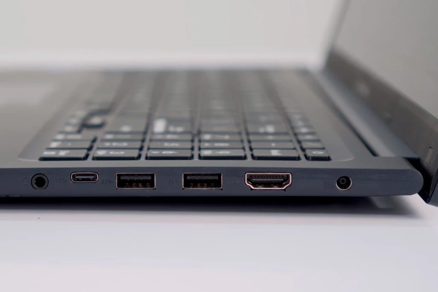 Các cổng kết nối được tích hợp trên Asus Vivobook 15X OLED M1503QA