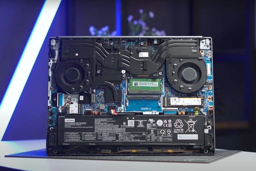 Lenovo Legion 5 16IRX9 83DG004YVN có bộ nhớ RAM 16GB DDR5 Bus 4800 và ổ cứng SSD 512GB