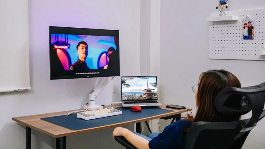 Arm màn hình giúp tối ưu hóa không gian làm việc và giải trí