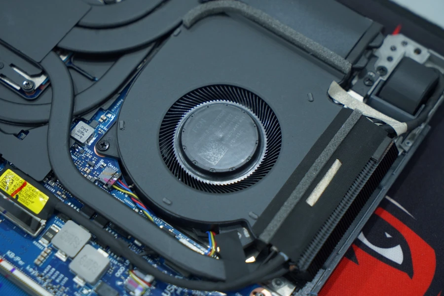 ASUS ROG Strix SCAR 15 trang bị hệ thống quạt Arc Flow™ 84 cánh