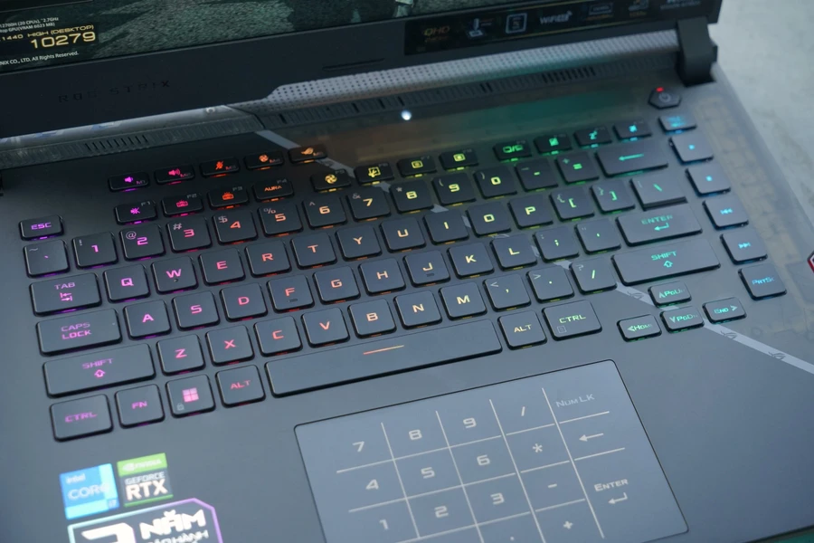 ASUS ROG Strix SCAR 15 có đèn nền bàn phím RGB