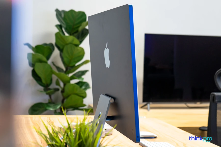 iMac M1 với thiết kế tối giản, mảnh mai và chân đế mới.