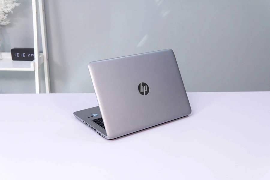 HP Elitebook 840 G3 màu trắng bạc, mỏng nhẹ, bền bỉ, chống xước, đạt chuẩn quân đội Mỹ.