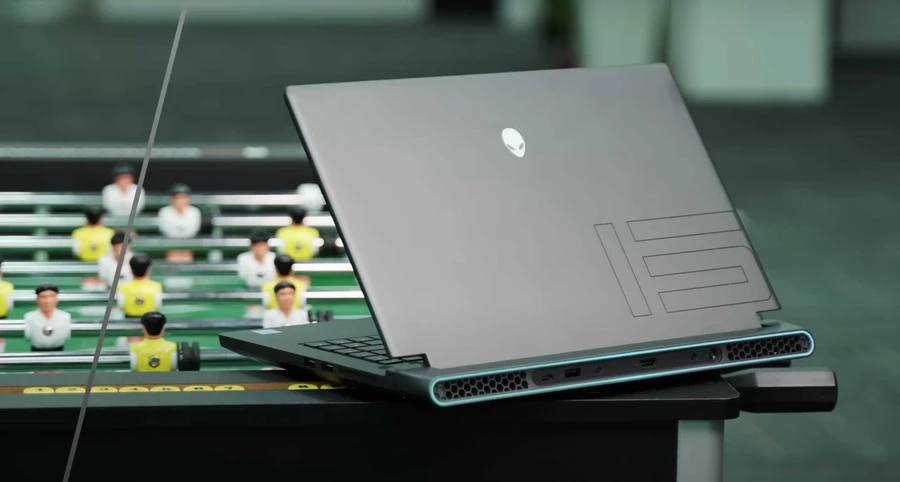 Dell đã trưng dụng lại những điều độc đáo ở thế hệ tiền nhiệm lên chiếc Alienware M15 R7