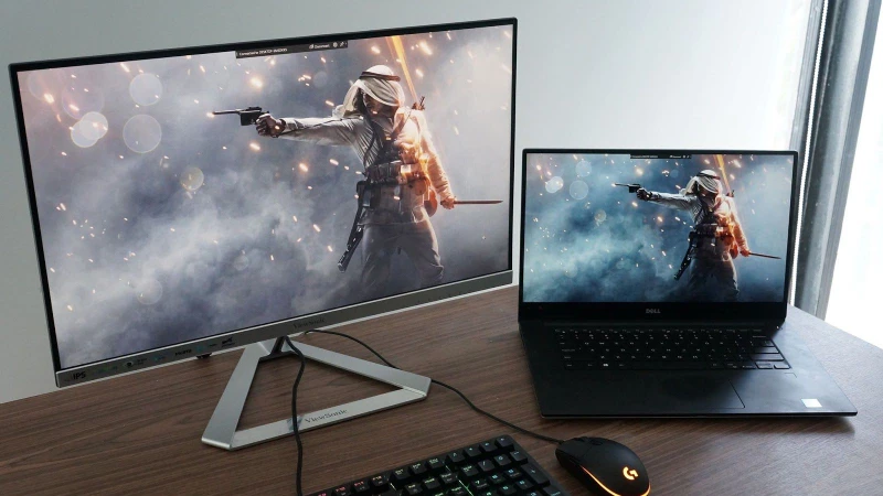 Để chắc chắn hơn, bạn có thể sử dụng dây VGA hoặc HDMI để kết nối sang màn hình ngoài và quan sát xem có hiển thị hay không