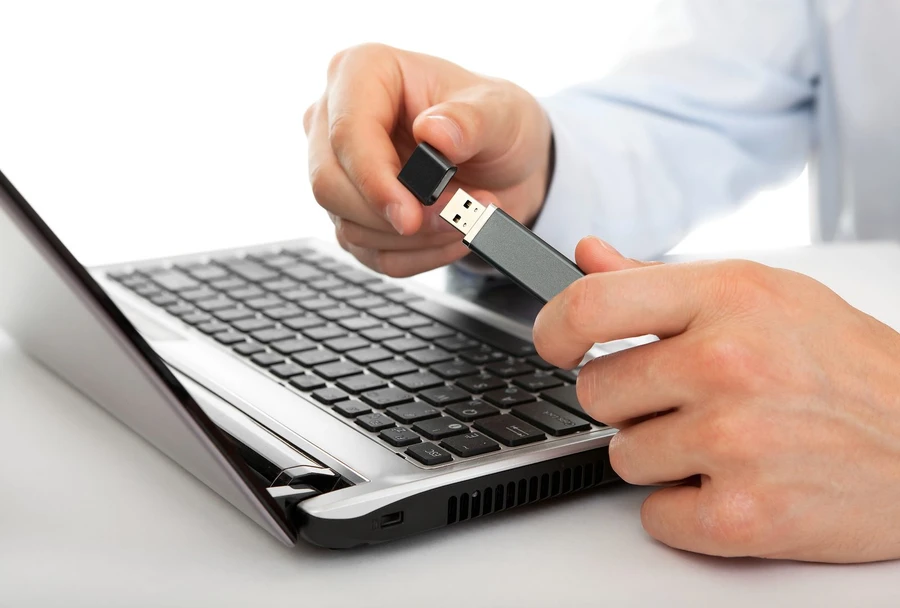 Vì một số thiết bị bên ngoài có thể gây ra xung đột phần cứng với Laptop Dell