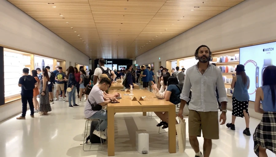 Khu mua sắm tại Apple Store kết nối với Marina Bay