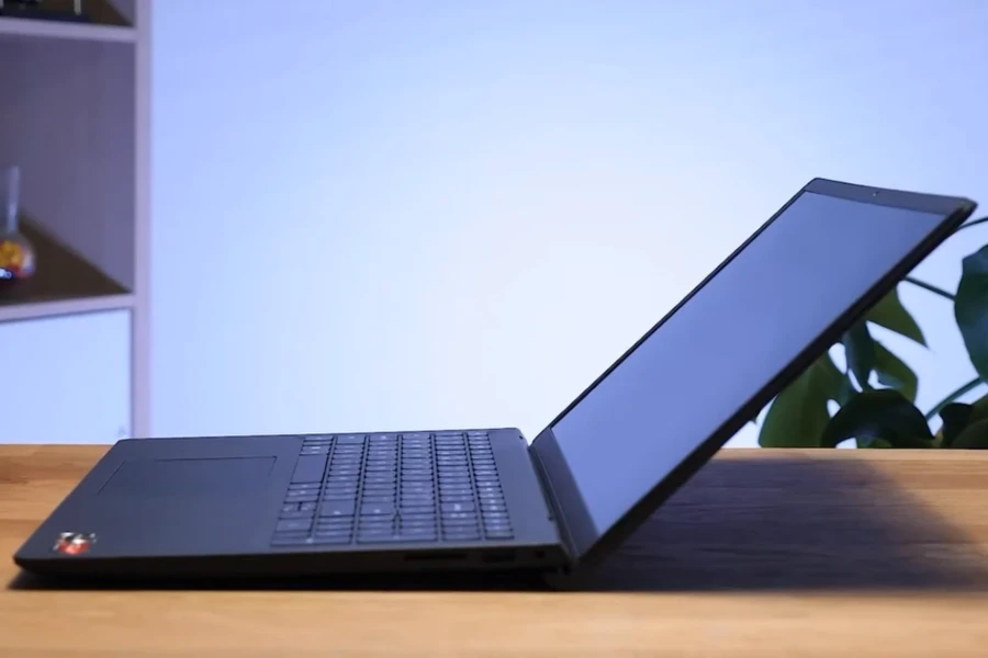 Dell Inspiron 15 3525 được hãng tích hợp viên pin 41WHr