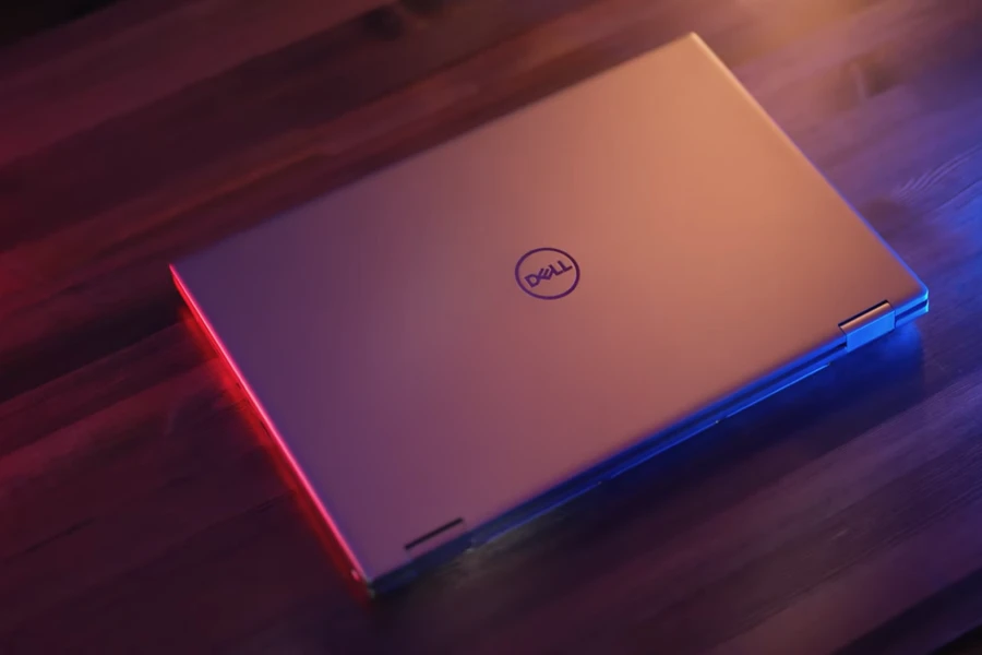 Sự cục nịch và dày bản là những gì mà chúng ta có thể dễ dàng nhận thấy trên Precision 17 7770