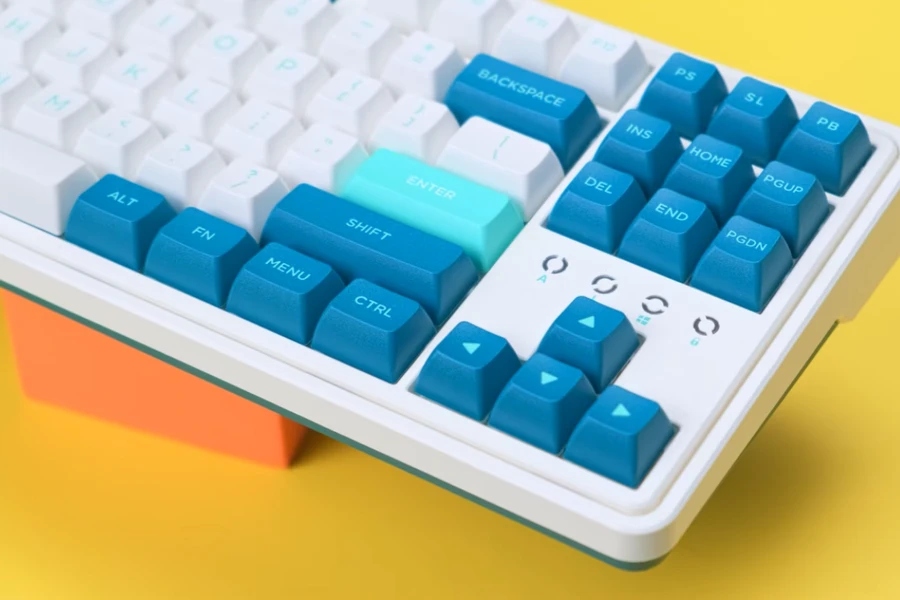 Ưu tiên chất liệu ABS/PBT và chọn profile OEM cho game thủ khi mua bàn phím cơ dưới 2 triệu