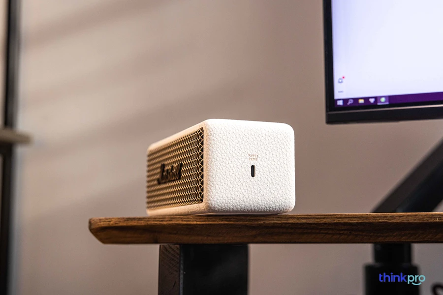 Bên cạnh phải của Marshall Emberton 2 sẽ là cổng USB-C để sạc pin.