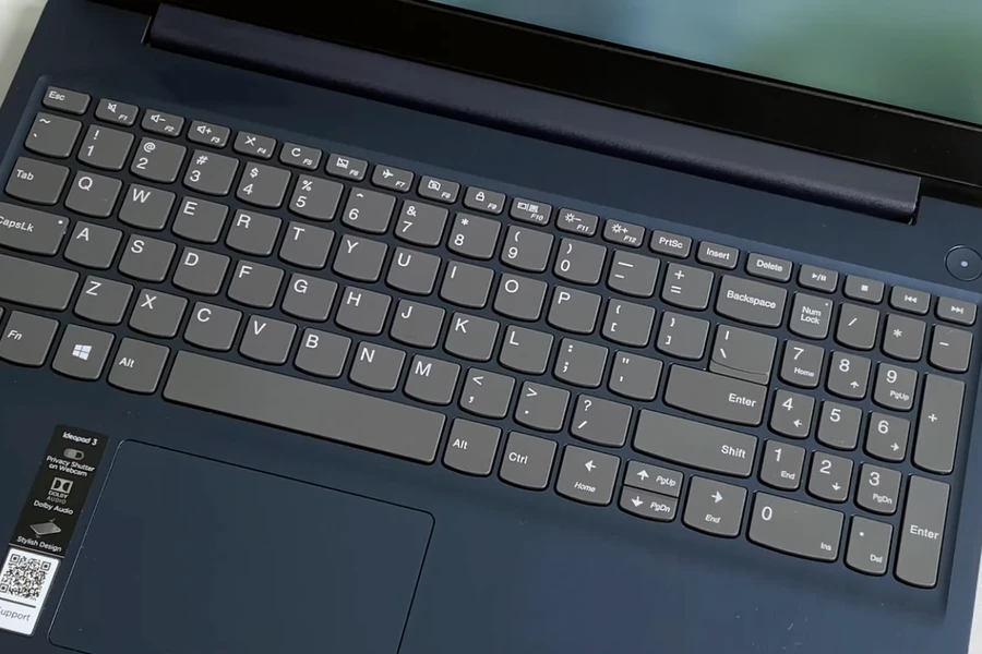 Trải nghiệm nhập liệu trên máy vẫn mang những nét đặc trưng của nhà Lenovo