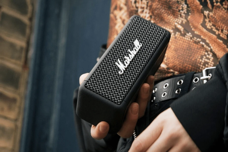 Marshall Emberton có thiết kế siêu nhỏ gọn