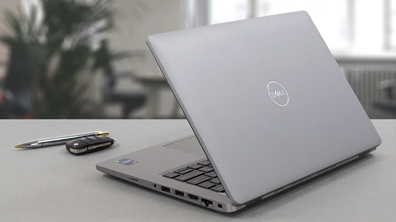 Mới chỉ lướt qua đã thấy Dell Latitude 5430 có tính nhận diện thương hiệu cao 