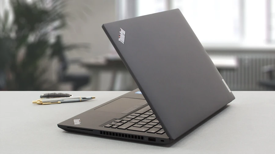 Lenovo ThinkPad P14s Gen 3 mang trong mình thiết kế tối giản