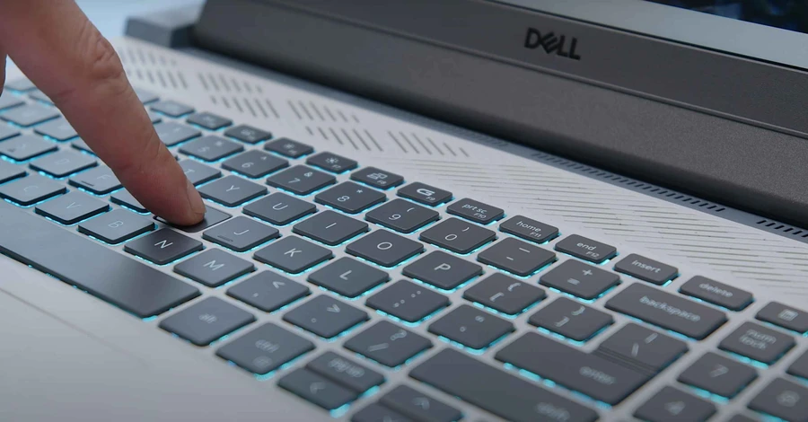 Bàn phím và touchpad trên Dell G15 Ryzen Edition 2021 được hoàn thiện tốt
