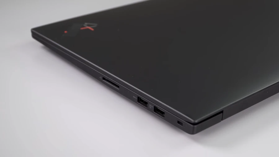 Cạnh phải của Lenovo ThinkPad X1 Extreme Gen 4 (Intel)
