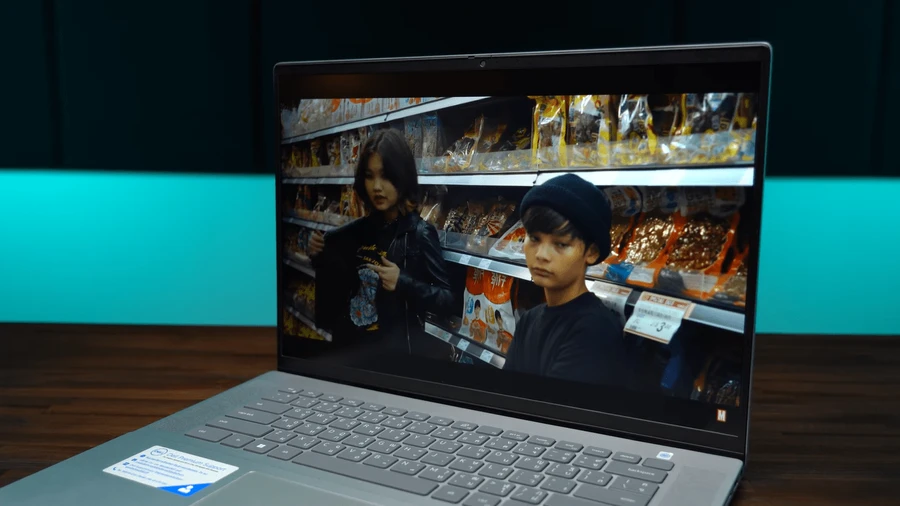 Phần viền màn hình của Dell Inspiron 5625 được làm siêu mỏng cho cái nhìn thời thượng hơn nhiều