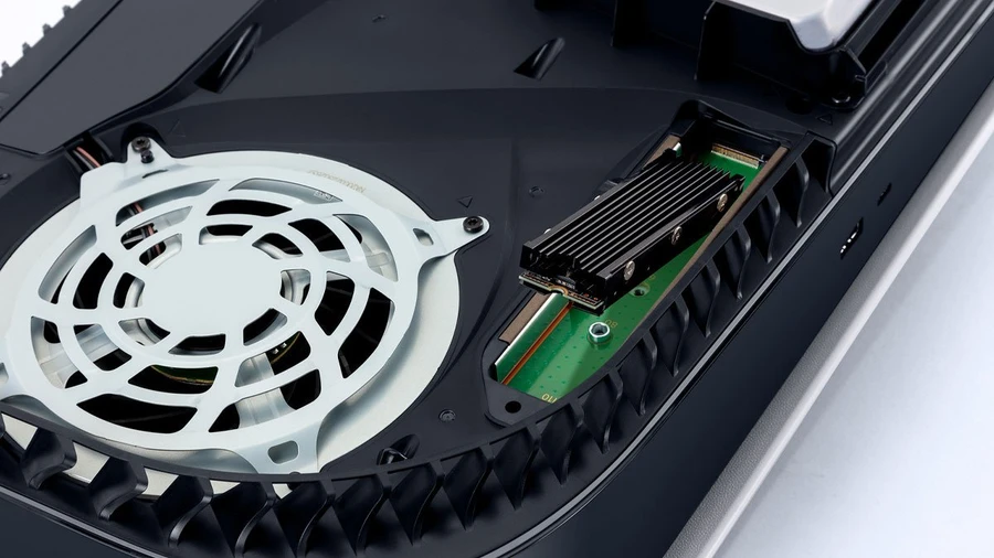 Khe thẻ nhớ được trang bị cho PlayStation5