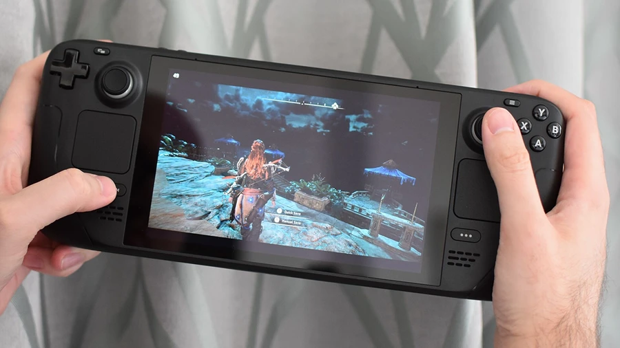 top-may-choi-game-cam-tay-dang-mua-2022-thinkpro