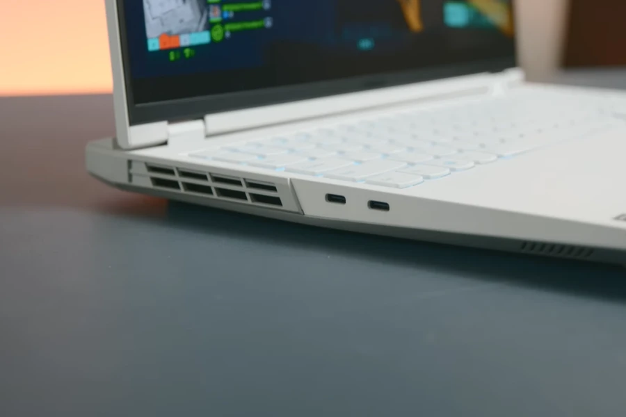 Cổng kết nối 1 - Lenovo Legion 5 Pro 2022