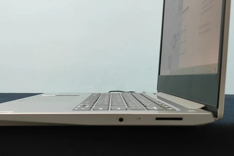 Cổng kết nối 1 - Lenovo IdeaPad 3 14 (Intel Gen 11) 