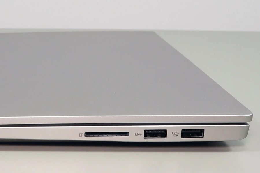 Cổng chuyển bên phải Lenovo IdeaPad 5 14 AMD
