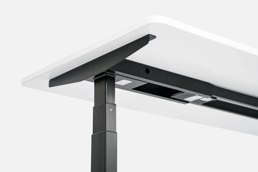 Phần chân bàn được thiết kế 3 Stage cho khả năng tùy chỉnh độ cao tối đa lên đến 125cm