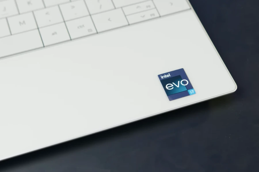 Máy được tích hợp công nghệ Intel Evo tiết kiệm năng
