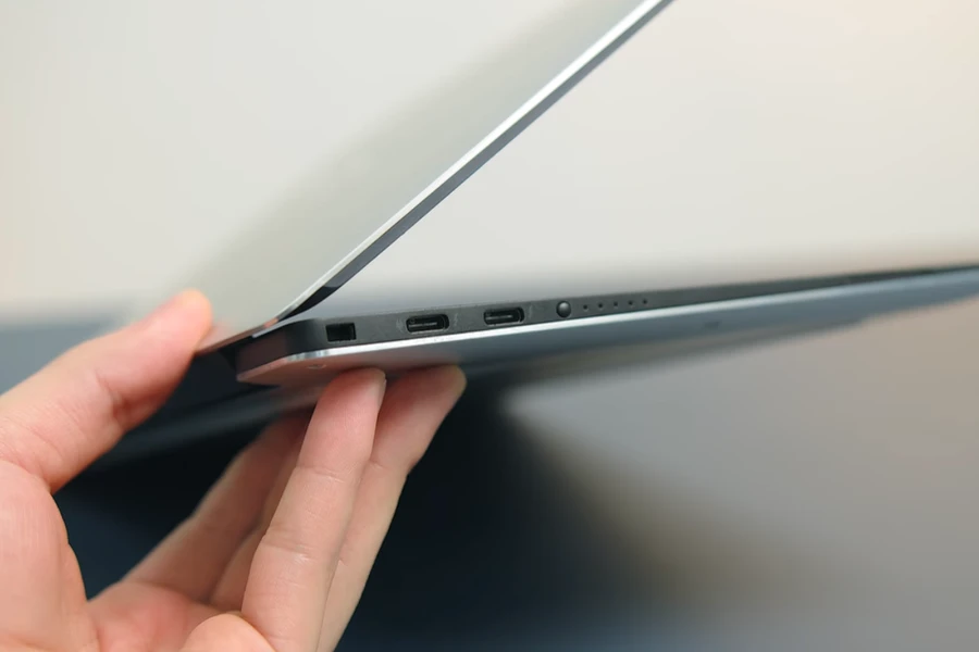 Cổng kết nối bên trái Dell XPS 9305