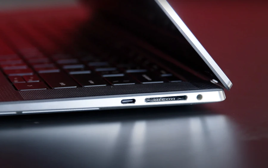 Cổng kết nối - Dell XPS 15 9520