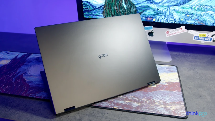 LG Gram 16 2-in-1 2022 màu Đen Obsidian, viền mỏng, logo Gram sáng bóng.