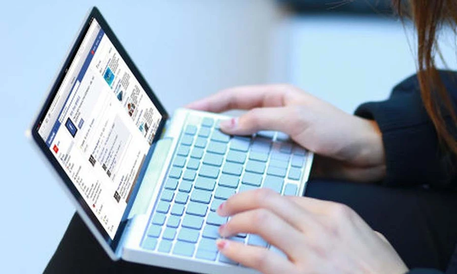 Kiểm tra 2 yếu tố quan trọng là màn hình và bàn phím của Netbook
