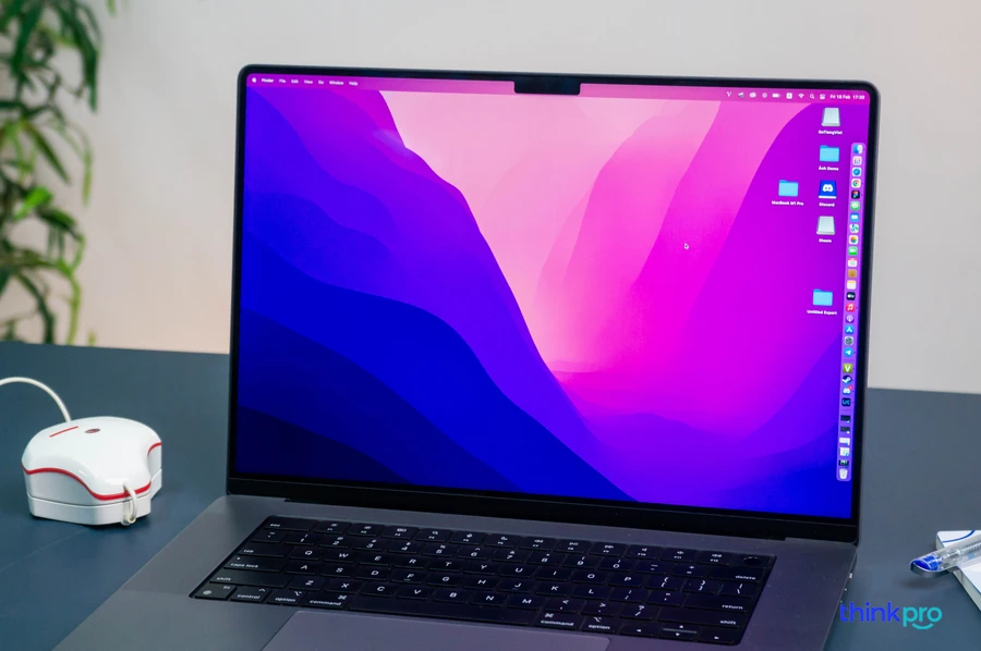 MacBook Pro 16 2021 M1 Pro với màn hình tai thỏ và hàng phím chức năng