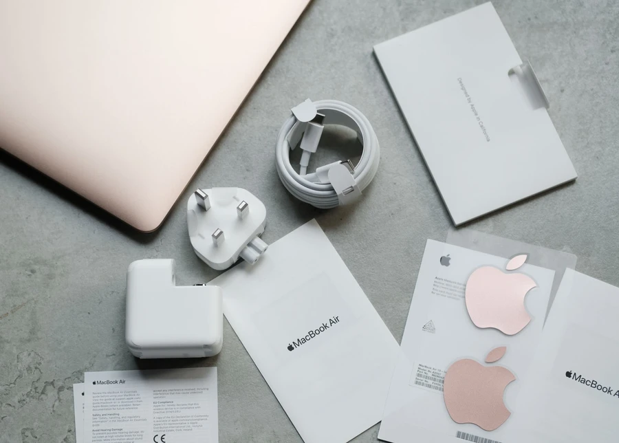 MacBook xách tay với bàn phím layout quốc tế, cần chú ý khi mua hàng từ Châu Âu, Nhật Bản.