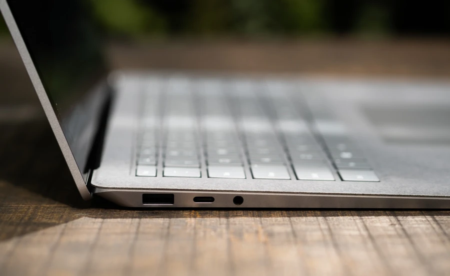 anh-bai-mo-ta-Microsoft-Surface-Laptop-4-13.5-AMD