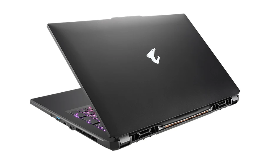 Thiết kế của Aorus 17 XE4 được lấy cảm hứng từ những chiếc xe đua