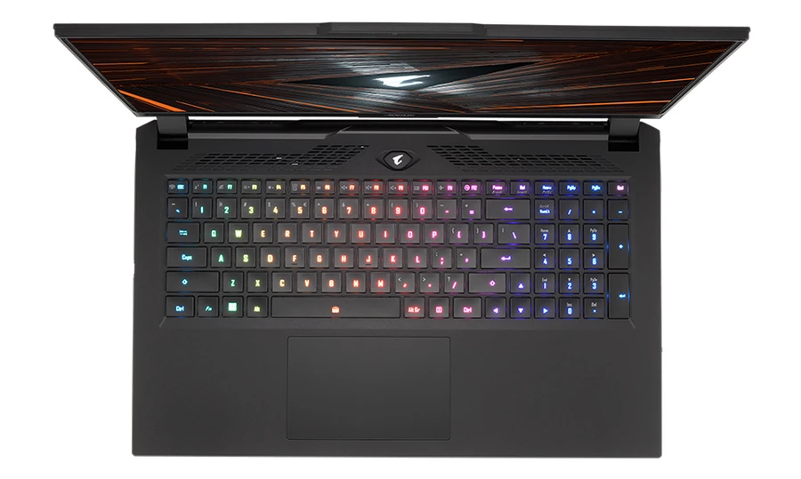 Aorus 17XE4 sở hữu bàn phím nổi bật với đèn LED RGB