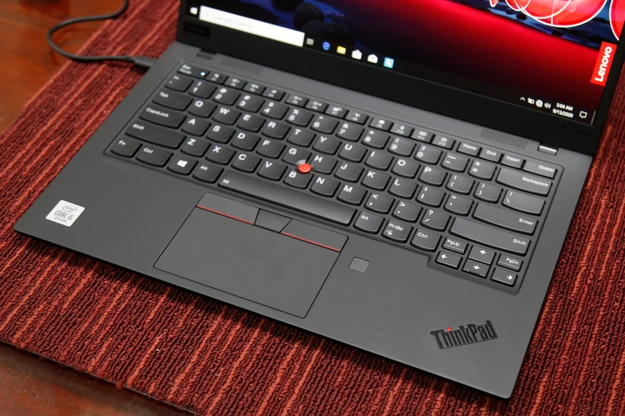 Bàn phím và touchbar của Lenovo ThinkPad X1 Carbon Gen 7