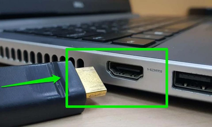 Laptop có cổng xuất hình HDMI, USB-C hỗ trợ màn hình rời cho kế toán