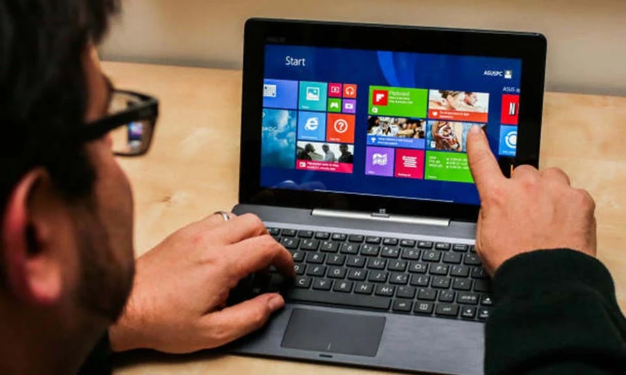 Netbook cũng tương tự laptop nhưng có nhiều chi tiết bị cắt giảm